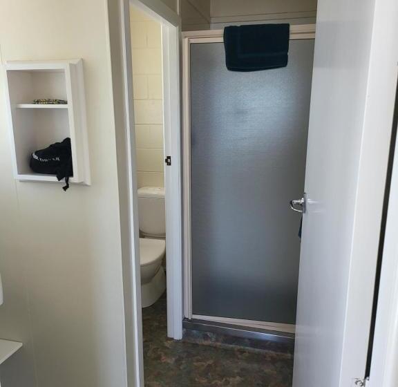 Семейный Номер, Totara Lodge Motel