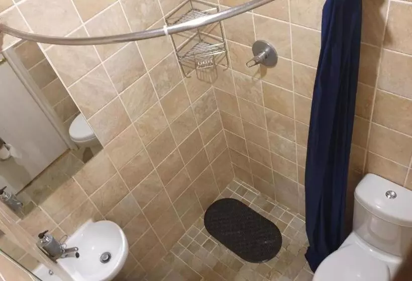 ルームシェアのワンベッド, Urban Glamping Tranquil International Backpacking Village