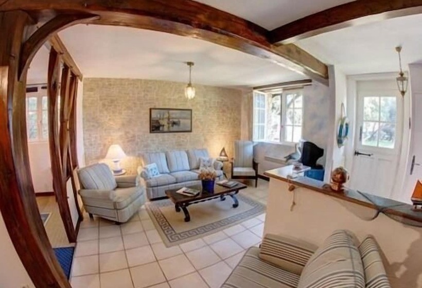 شقة غرفة واحدة, Chambres D Hotes Manoir Des Quatre Saisons