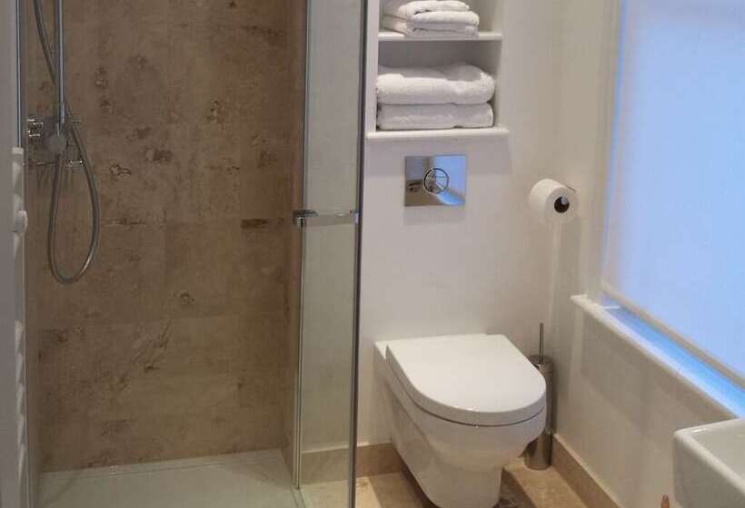 غرفة سوبيريور, Ogilvy House