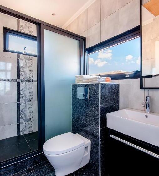 1 Bedroom Penthouse Apartment, Babylon