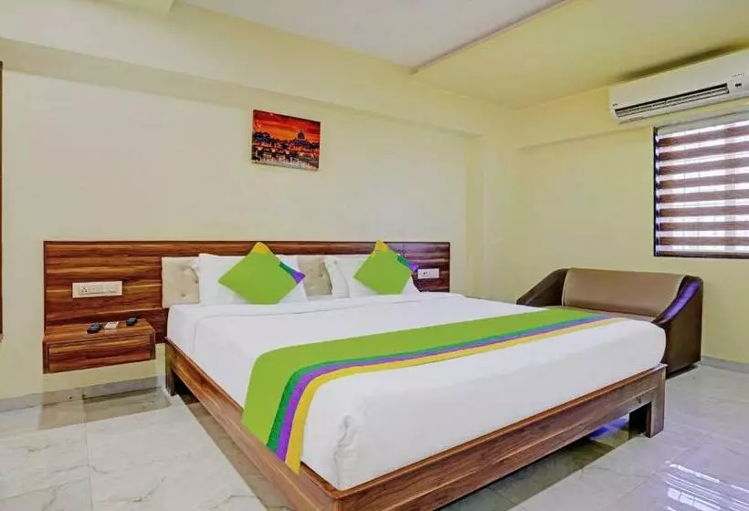 デラックスルーム, Treebo De Grandeur Anand Nagar