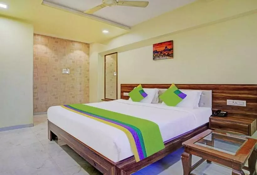 デラックスルーム, Treebo De Grandeur Anand Nagar