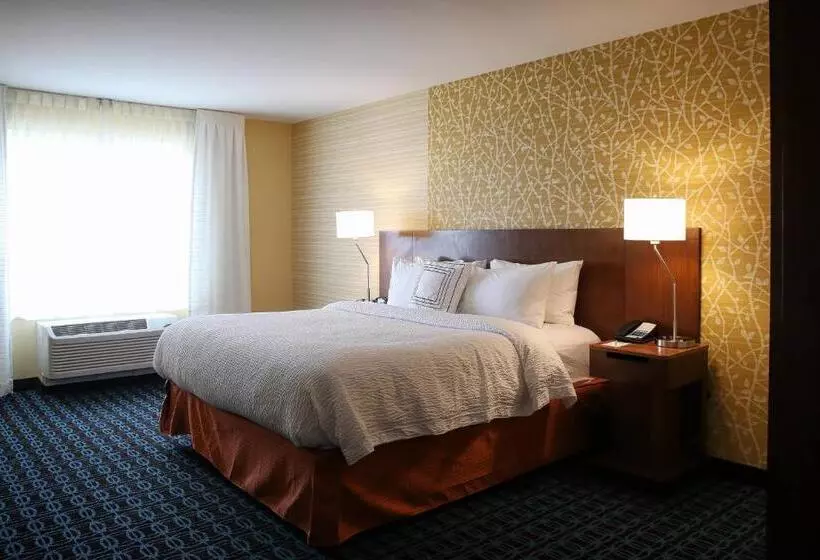 キングサイズベッドのスタンダードルーム, Fairfield Inn & Suites By Marriott Madison Verona