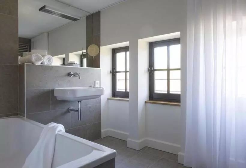Suite Familiar, Fourviere