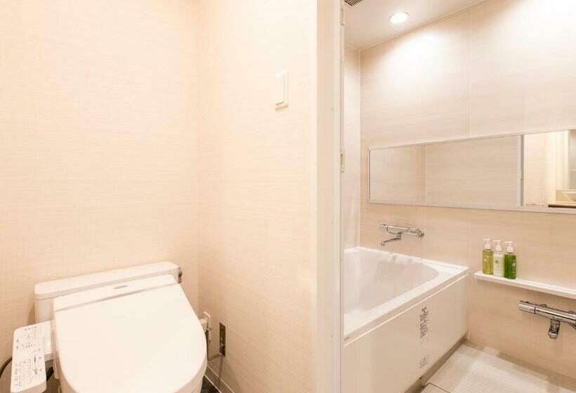 Quarto Estandar, Gracery Naha