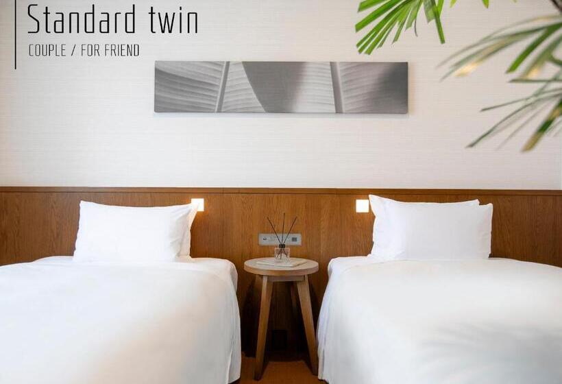 Quarto Estandar, Gracery Naha