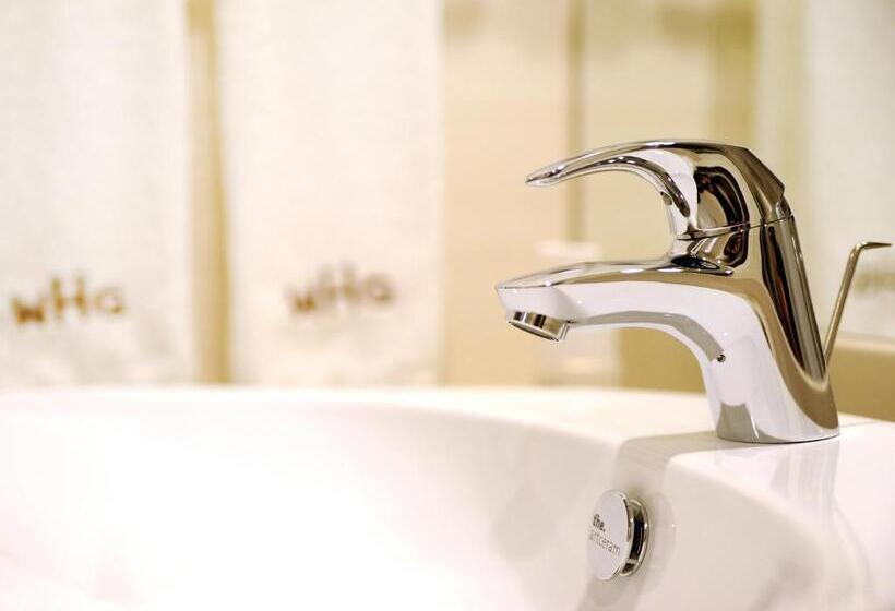 חדר סטנדרט לשלושה, Gracery Naha