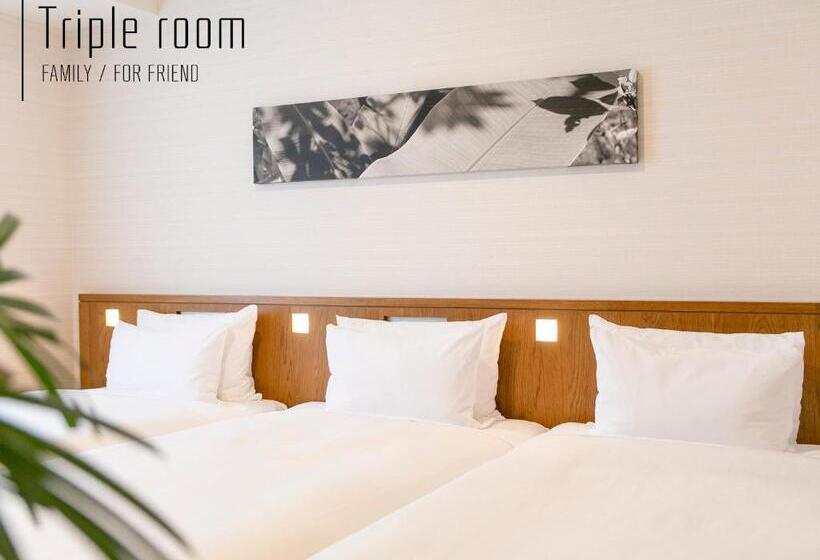 Quarto Triplo Estandar, Gracery Naha