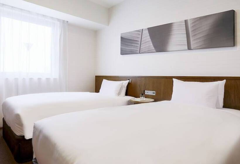 Quarto Estandar, Gracery Naha