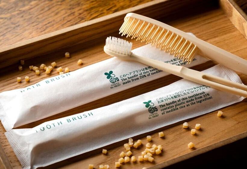 חדר סטנדרט לשלושה, Gracery Naha