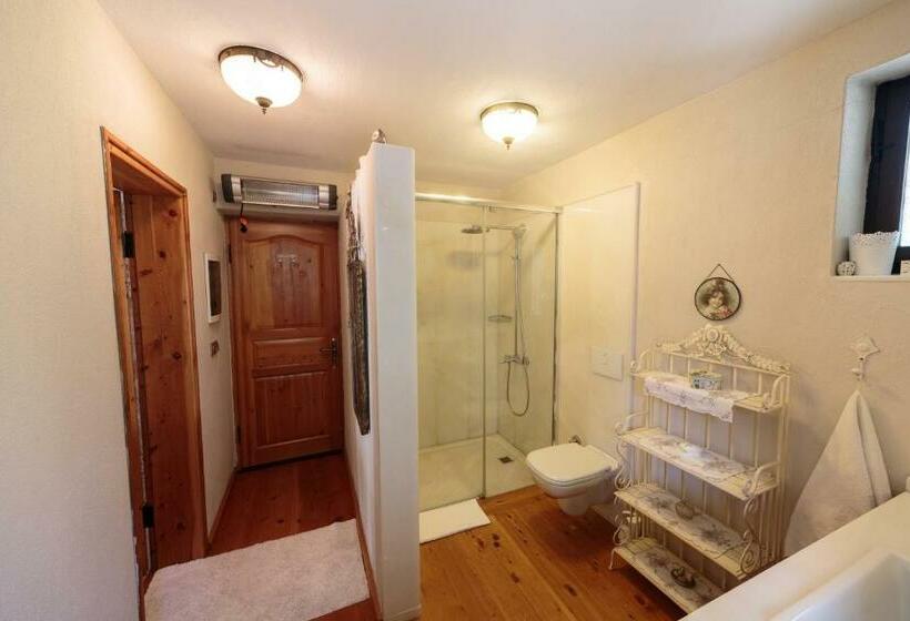 جناح, Ha La Bodrum