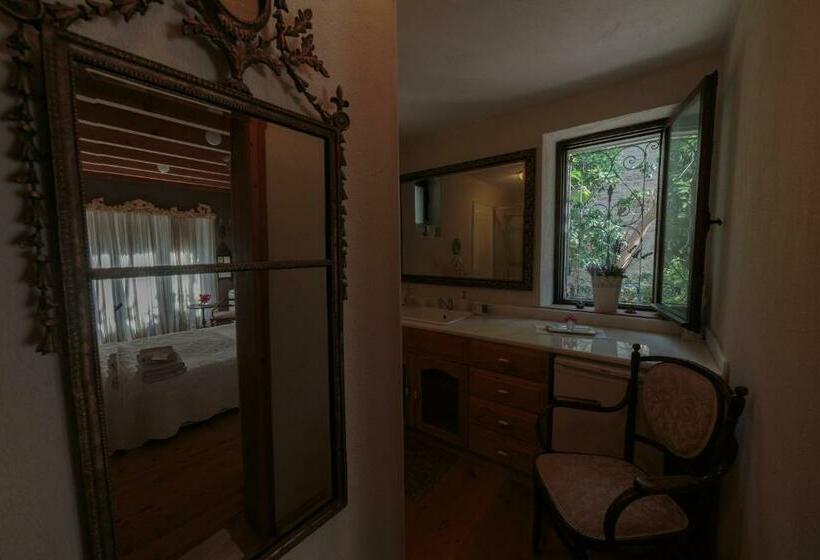 جناح, Ha La Bodrum