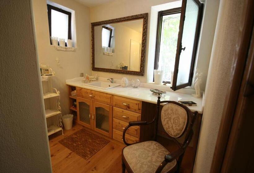 جناح, Ha La Bodrum