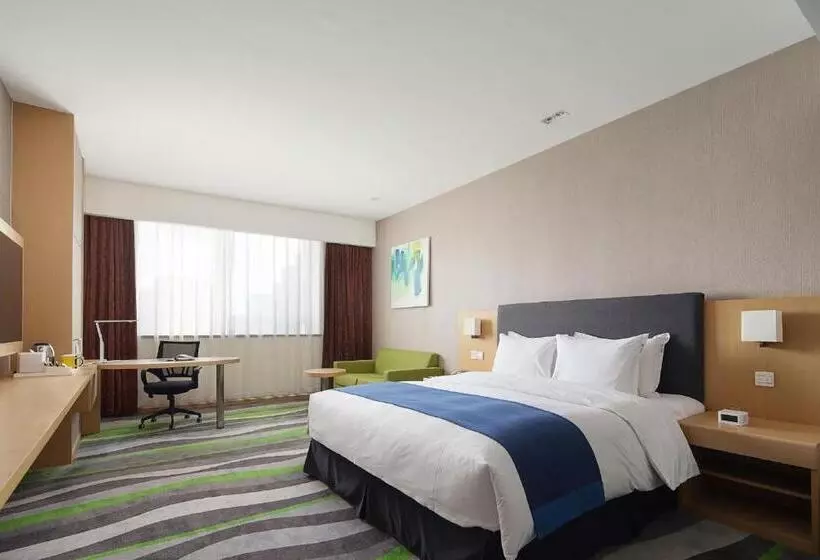 キングサイズベッドのスーペリアルーム, Holiday Inn Express Jinan High Tech Zone, An Ihg