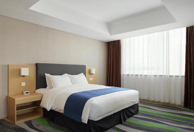 Номер Стандарт Кровать Кинг Адаптированный для Инвалидов, Holiday Inn Express Jinan High Tech Zone, An Ihg