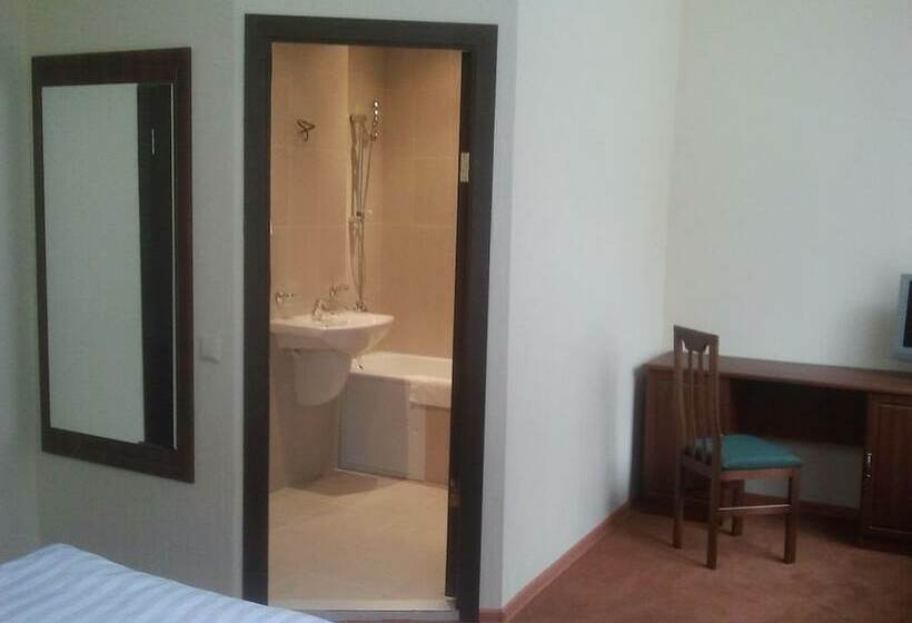 コンフォートルーム, Pakhra