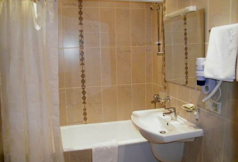 コンフォートルーム, Pakhra