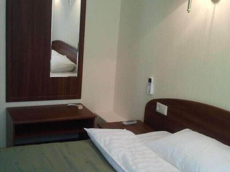 コンフォートルーム, Pakhra