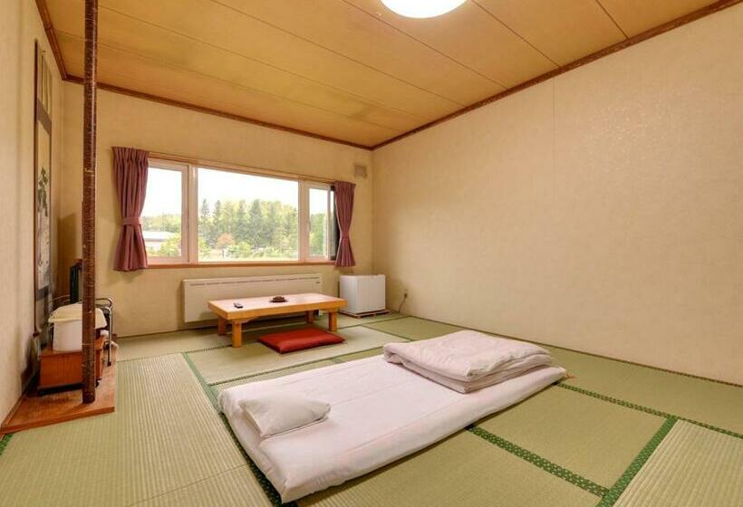 חדר סטנדרט לשלושה, Parkway