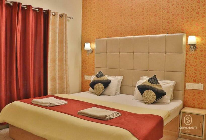 Deluxe Rum, Shiv Shakti Hostel