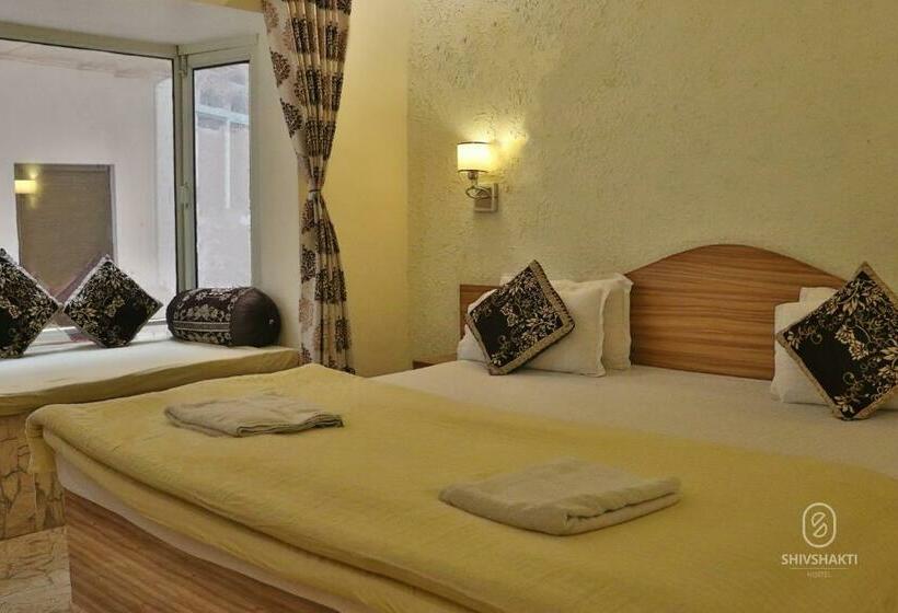 Deluxe Rum, Shiv Shakti Hostel