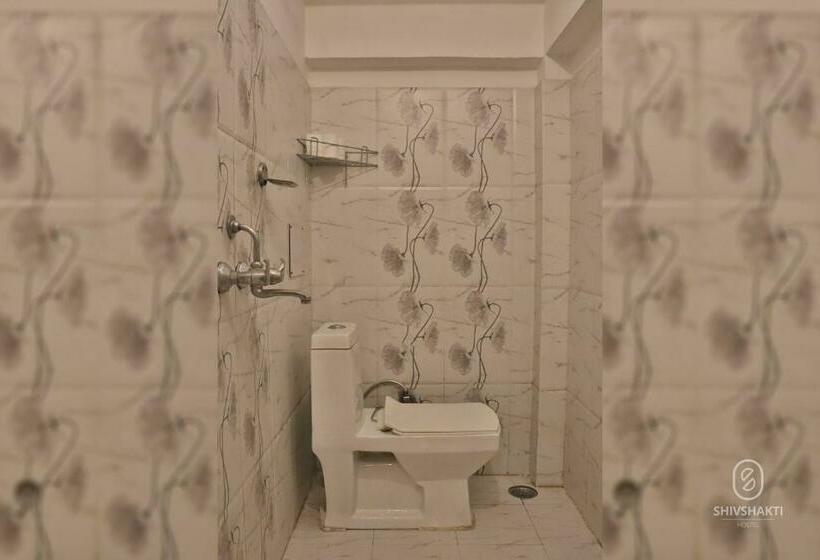 Deluxe Rum, Shiv Shakti Hostel