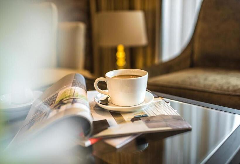 جناح, Strandhotel Luv