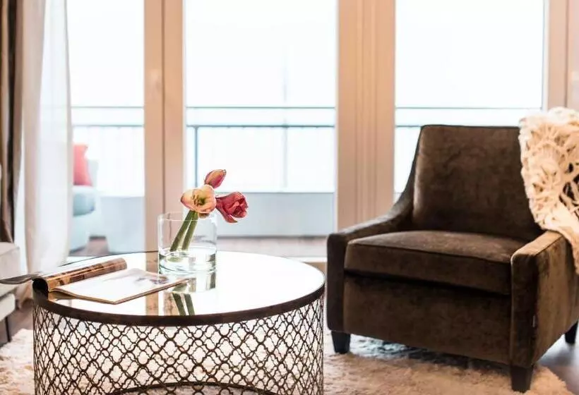 スイート, Strandhotel Luv