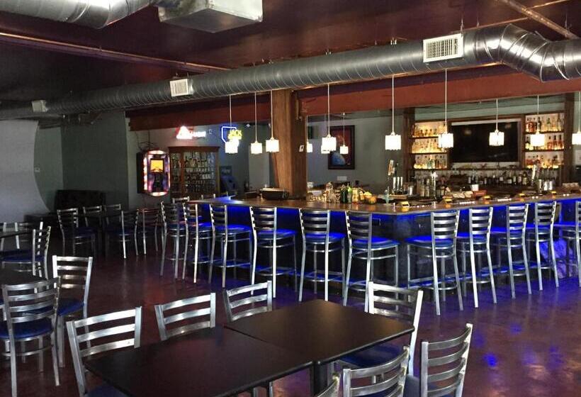 适合残疾人使用的标准间, Thunderbird Boutique