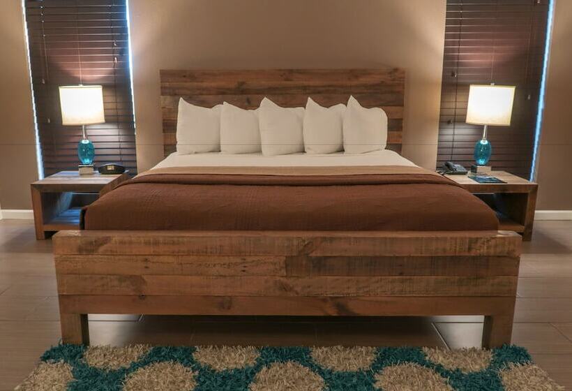 小型套房, Thunderbird Boutique