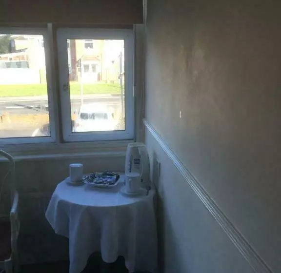 浴室共有のエコノミールーム, Colnbrook Lodge Guest House