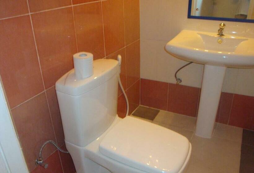 Семейные Апартаменты, Days Inn