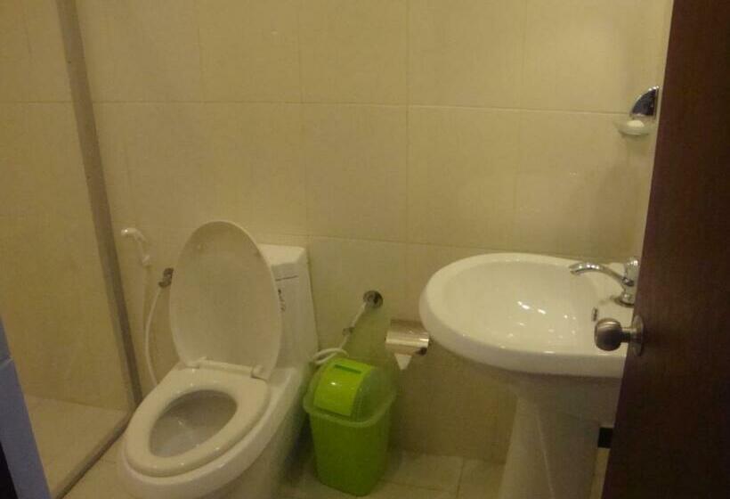 标准三人间, Days Inn