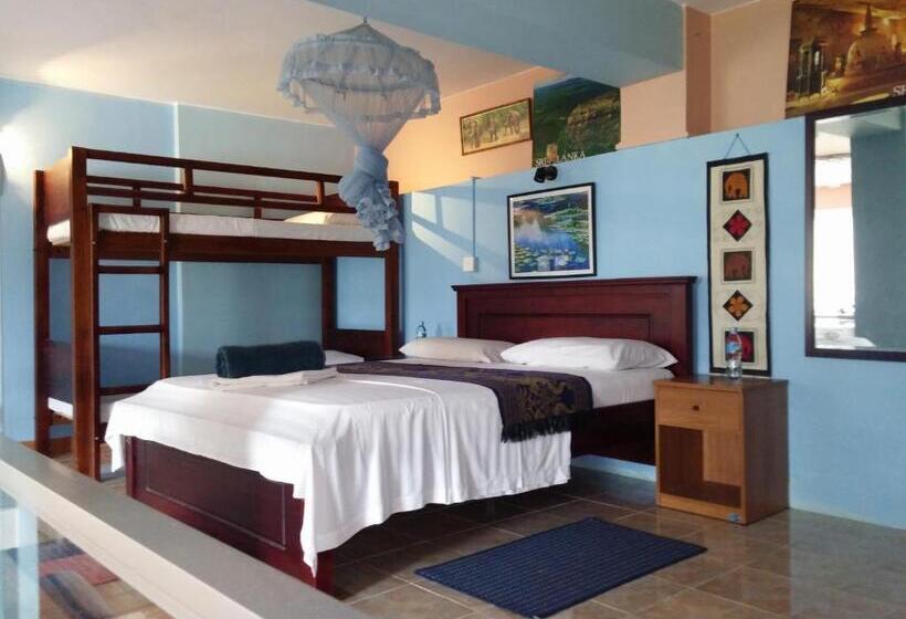 Семейные Апартаменты, Days Inn