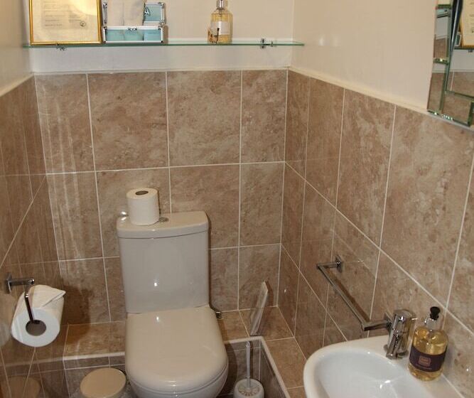 Chambre Familiale, Kirkwood Guest House