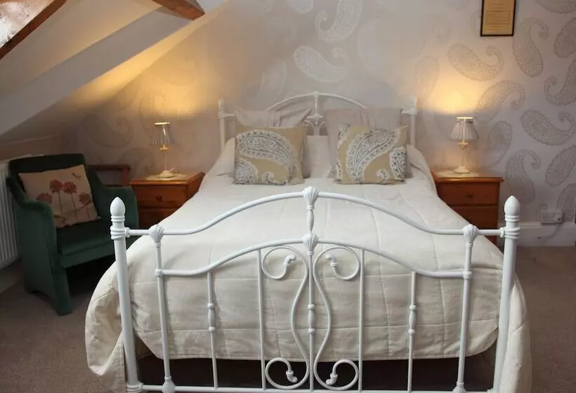 اتاق خانوادگی, Kirkwood Guest House