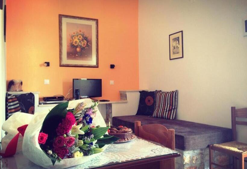 דירת חדר משפחתית, Skiathos Island Suites