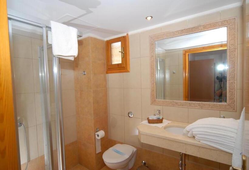 스탠다드 스튜디오, Skiathos Island Suites