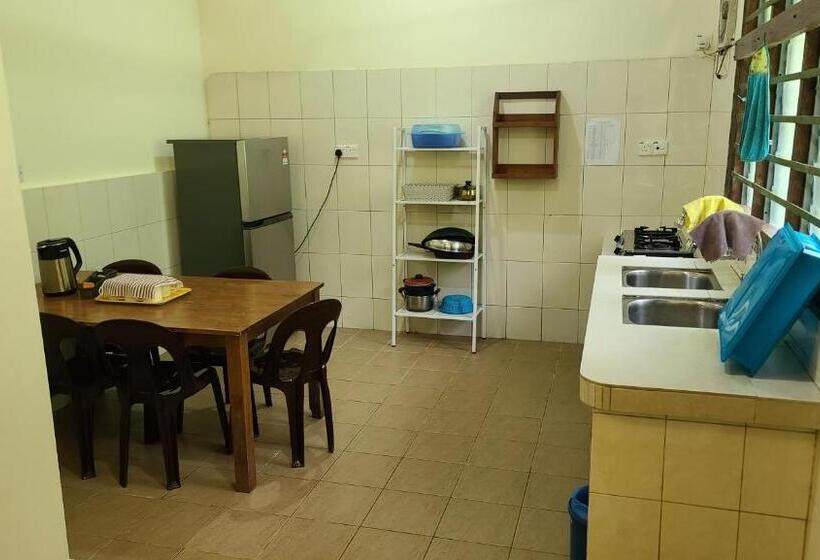 이코노미 쿼드러플룸(공용 화장실), Sepilok B&b