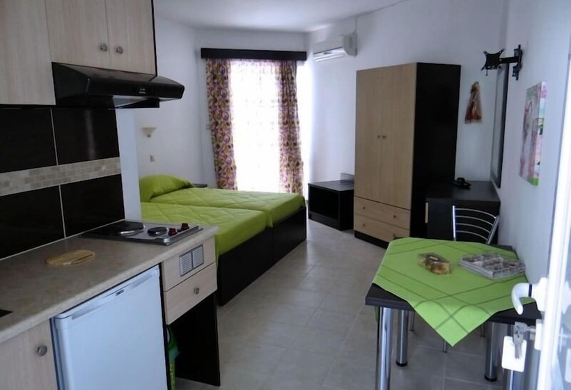 スタンダードスタジオ, Anelia Boutique Studios & Apartments