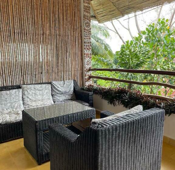 غرفة قياسية مزوَّدة بشُرفة, Kep Lodge