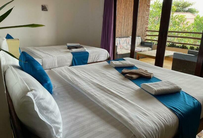 غرفة قياسية رباعية مزودة بشُرفة, Kep Lodge