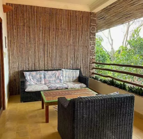 اتاق استاندارد چهارنفره با بالکن, Kep Lodge