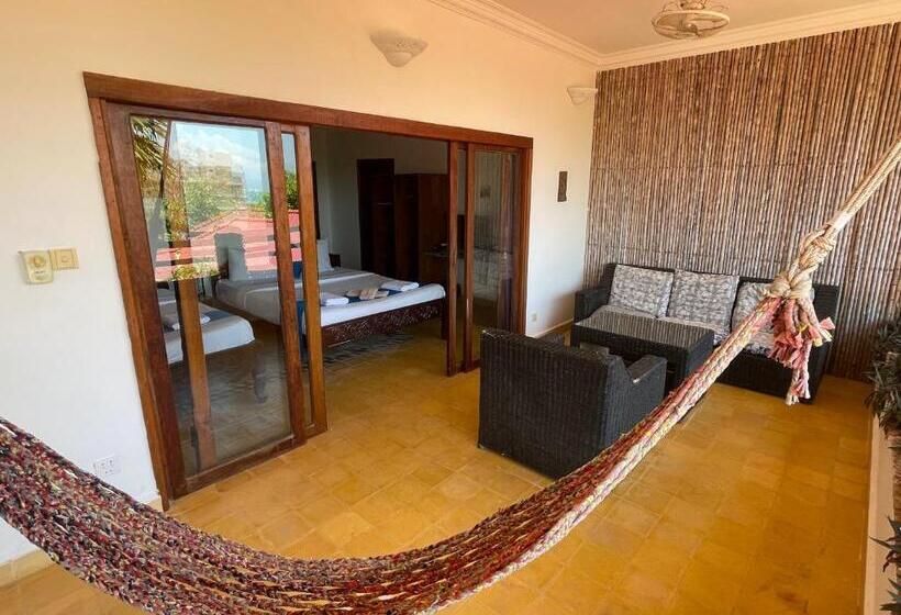 غرفة قياسية رباعية مزودة بشُرفة, Kep Lodge