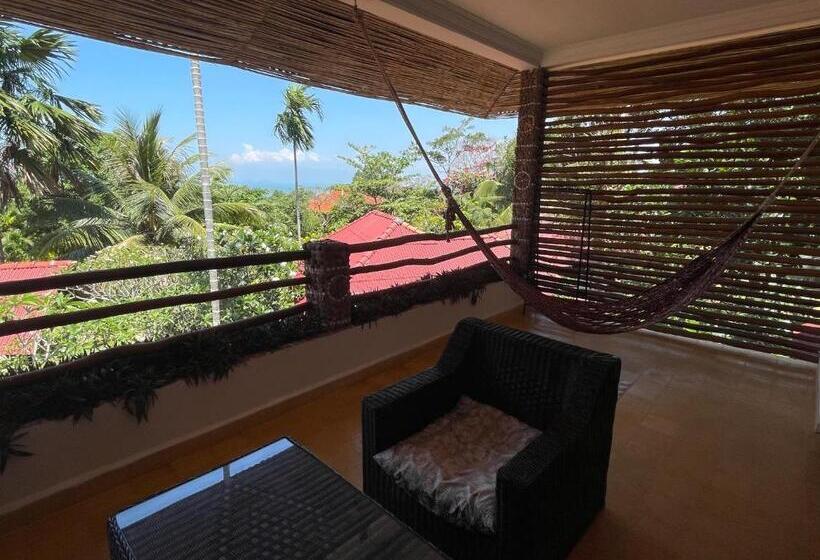 غرفة قياسية رباعية مزودة بشُرفة, Kep Lodge