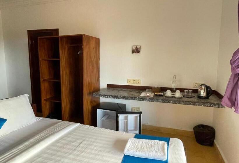 غرفة قياسية رباعية مزودة بشُرفة, Kep Lodge