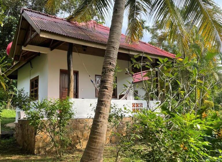 غرفة قياسية رباعية مطلة على الحديقة, Kep Lodge