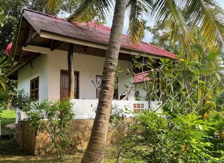 اتاق استاندارد چهارنفره با چشم‌انداز باغ, Kep Lodge