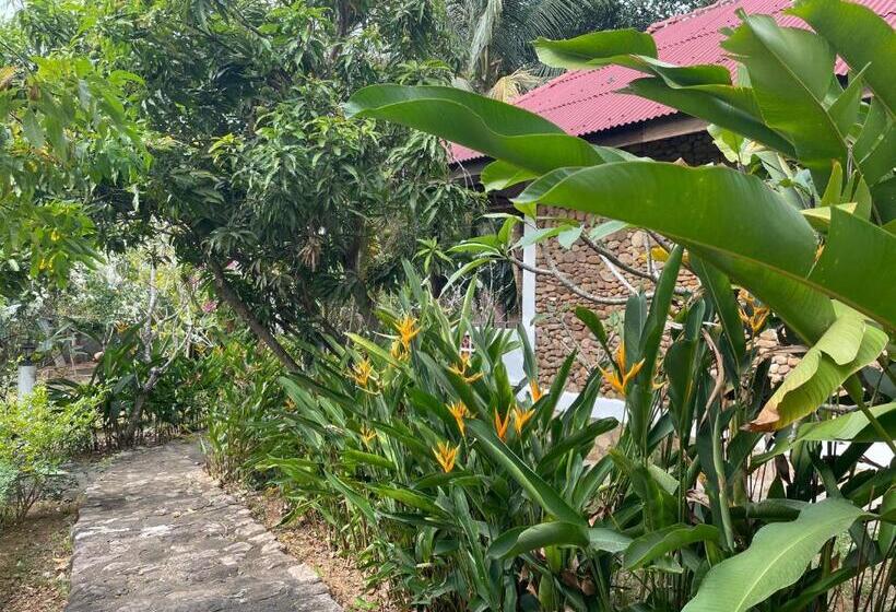 غرفة قياسية رباعية مطلة على الحديقة, Kep Lodge